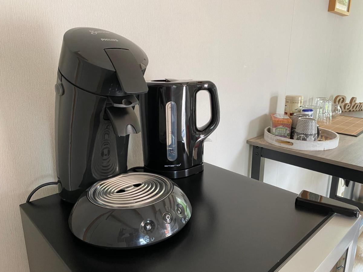 Großes Doppelzimmer mit eigenem Bad und Kühlschrank, frisch saniert Friedrichskoog Exterior foto